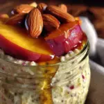 overnight oats pêche miel amandes - featured image